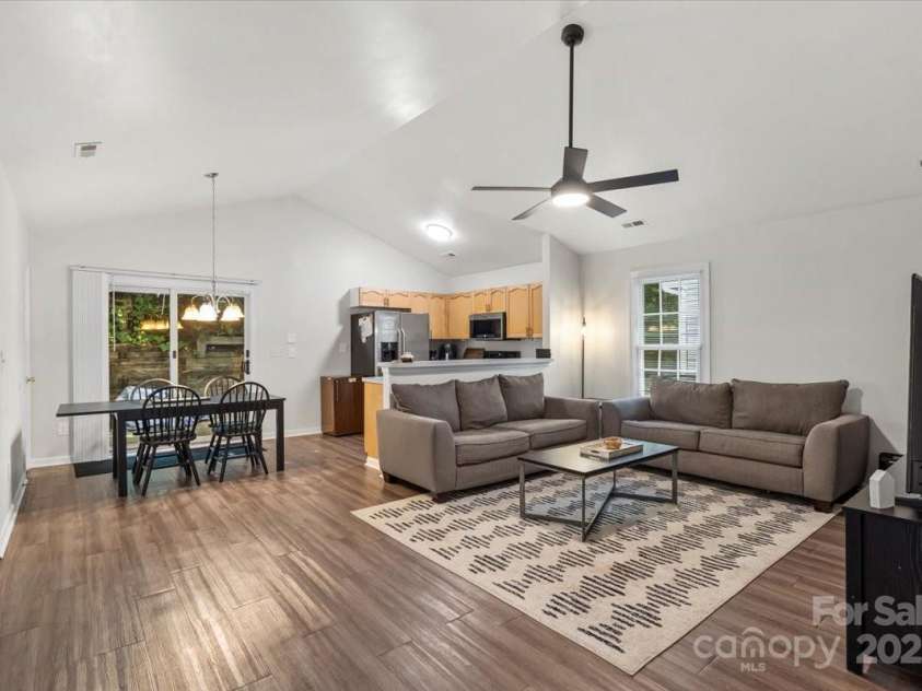 1331 Braveheart Lane, Charlotte, NC 28216.  MLS# CAR4287278, YatesRealty ID 34967. 