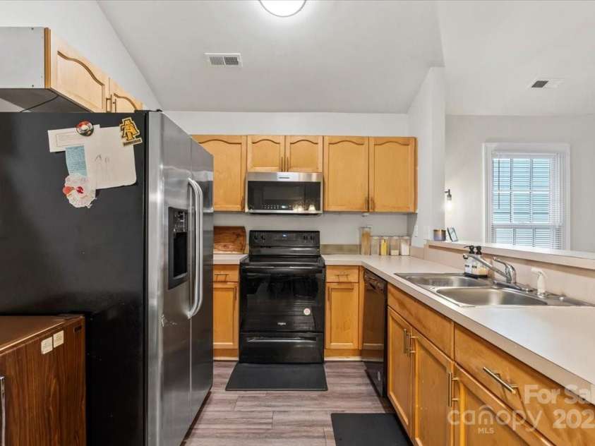 1331 Braveheart Lane, Charlotte, NC 28216.  MLS# CAR4287278, YatesRealty ID 34967. 