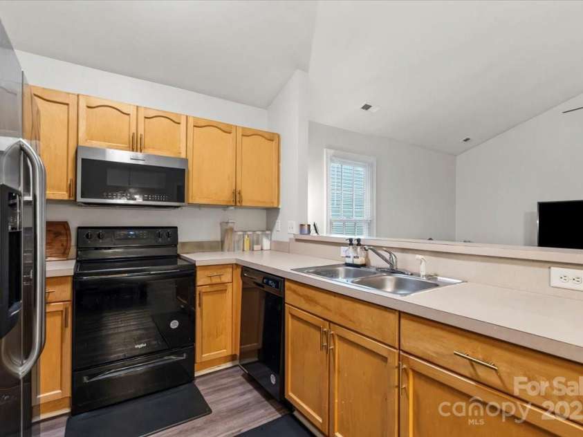 1331 Braveheart Lane, Charlotte, NC 28216.  MLS# CAR4287278, YatesRealty ID 34967. 