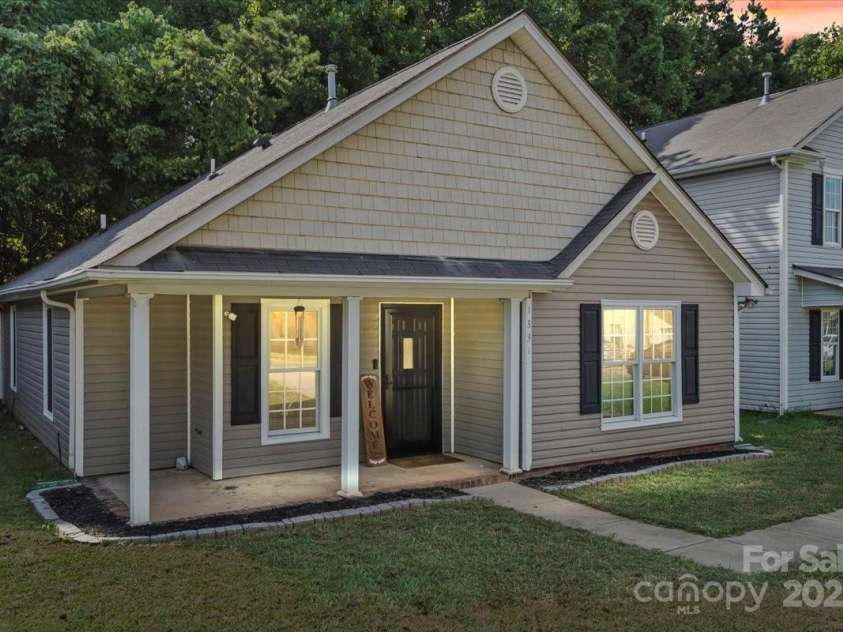 1331 Braveheart Lane, Charlotte, NC 28216.  MLS# CAR4287278, YatesRealty ID 34967. 