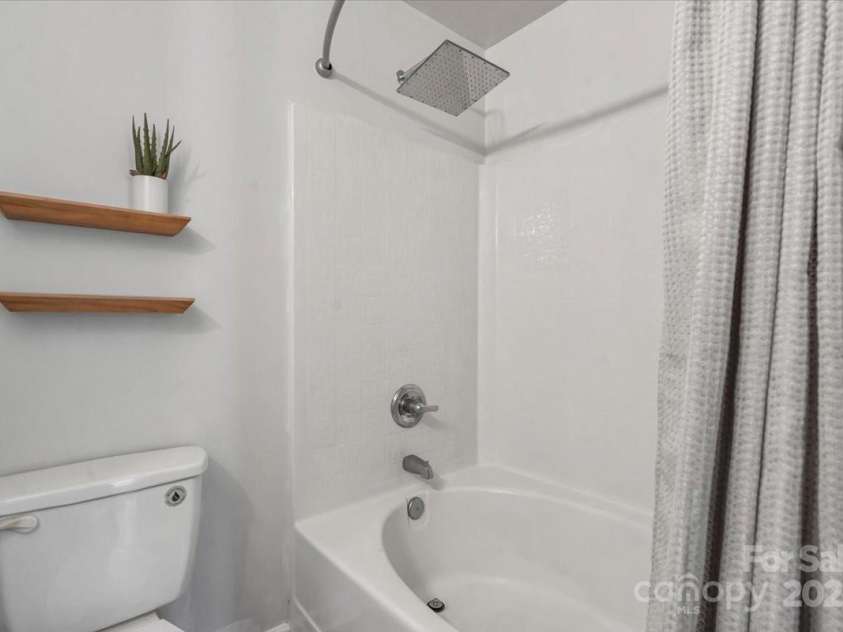 1331 Braveheart Lane, Charlotte, NC 28216.  MLS# CAR4287278, YatesRealty ID 34967. Master Bathroom