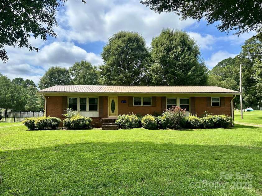 518 Oak Ridge Road, Oakboro, NC 28129.  MLS# CAR4294224, YatesRealty ID 34968. 