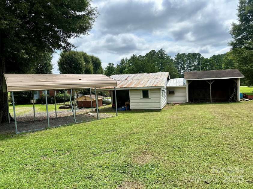 518 Oak Ridge Road, Oakboro, NC 28129.  MLS# CAR4294224, YatesRealty ID 34968. 