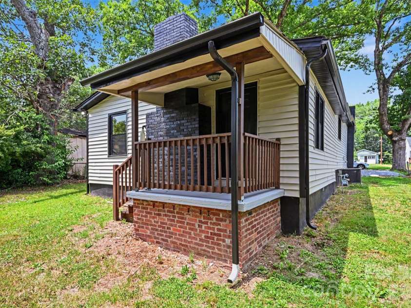 104 Hartford Avenue, Bessemer City, NC 28016.  MLS# CAR4400488, YatesRealty ID 34969. 