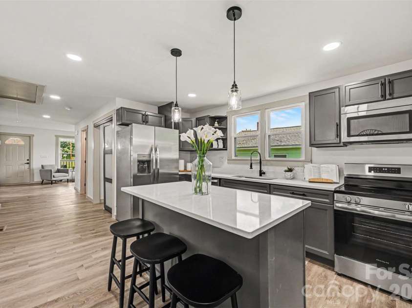 104 Hartford Avenue, Bessemer City, NC 28016.  MLS# CAR4400488, YatesRealty ID 34969. Kitchen