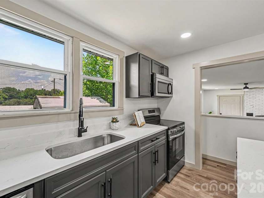 104 Hartford Avenue, Bessemer City, NC 28016.  MLS# CAR4400488, YatesRealty ID 34969. Kitchen