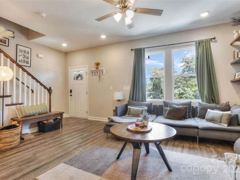 717 Falls Street, Gastonia, NC 28052.  MLS# CAR4284655, YatesRealty ID 34969. 