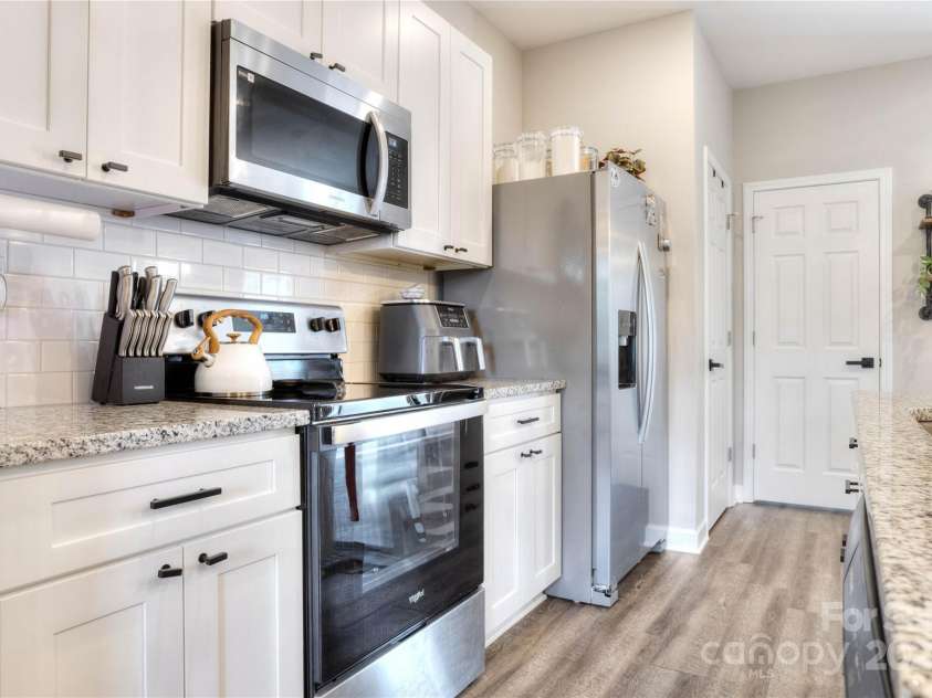 717 Falls Street, Gastonia, NC 28052.  MLS# CAR4284655, YatesRealty ID 34969. 
