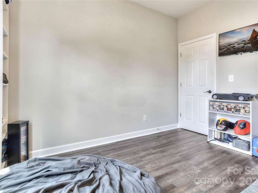 717 Falls Street, Gastonia, NC 28052.  MLS# CAR4284655, YatesRealty ID 34969. 