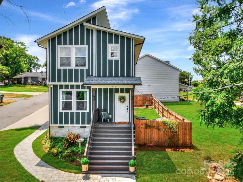 717 Falls Street, Gastonia, NC 28052.  MLS# CAR4284655, YatesRealty ID 34969. 