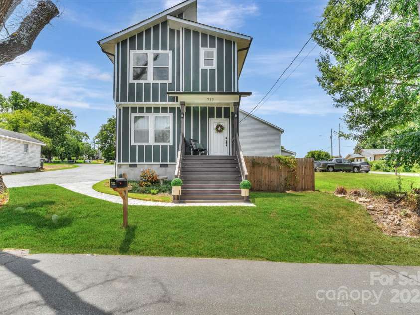 717 Falls Street, Gastonia, NC 28052.  MLS# CAR4284655, YatesRealty ID 34969. 