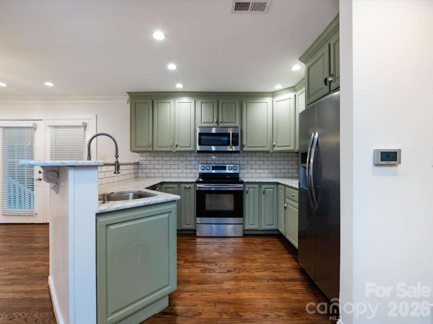3109 Forest Lawn Drive, Matthews, NC 28104.  MLS# CAR4353965, YatesRealty ID 3497. Kitchen