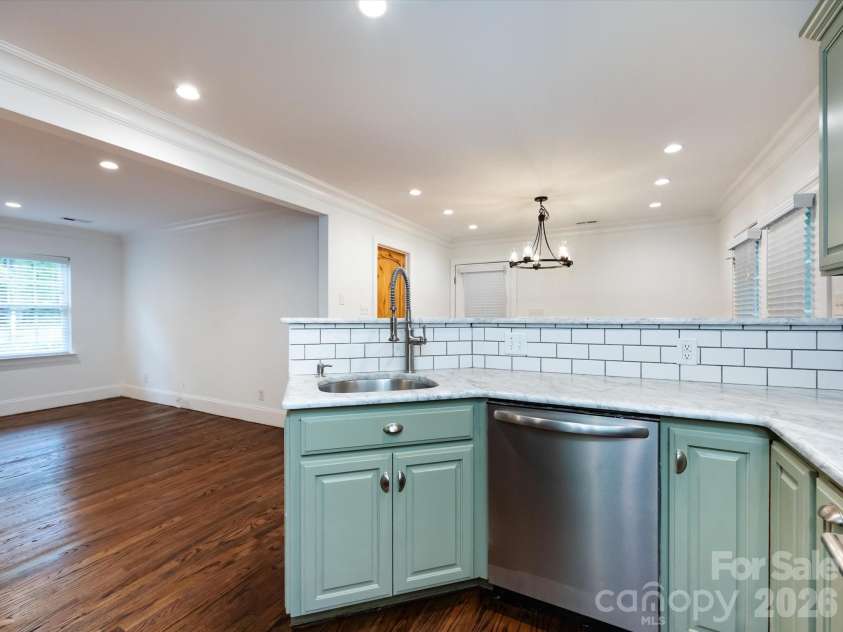 3109 Forest Lawn Drive, Matthews, NC 28104.  MLS# CAR4353965, YatesRealty ID 3497. Kitchen