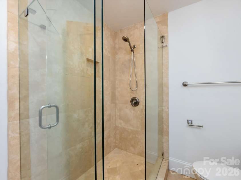 3109 Forest Lawn Drive, Matthews, NC 28104.  MLS# CAR4353965, YatesRealty ID 3497. Primary bath