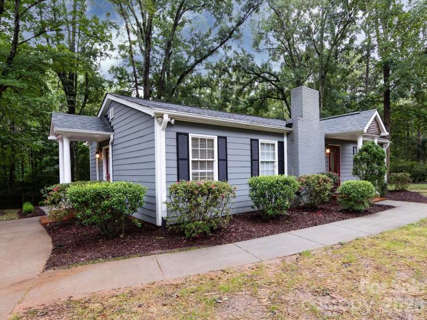 3109 Forest Lawn Drive, Matthews, NC 28104.  MLS# CAR4353965, YatesRealty ID 3497. Side covered porch