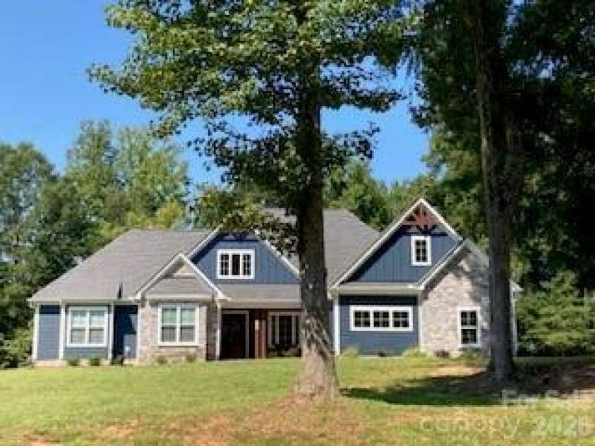 198 Carters Farm Drive, Statesville, NC 28625.  MLS# CAR4396886, YatesRealty ID 34970. 