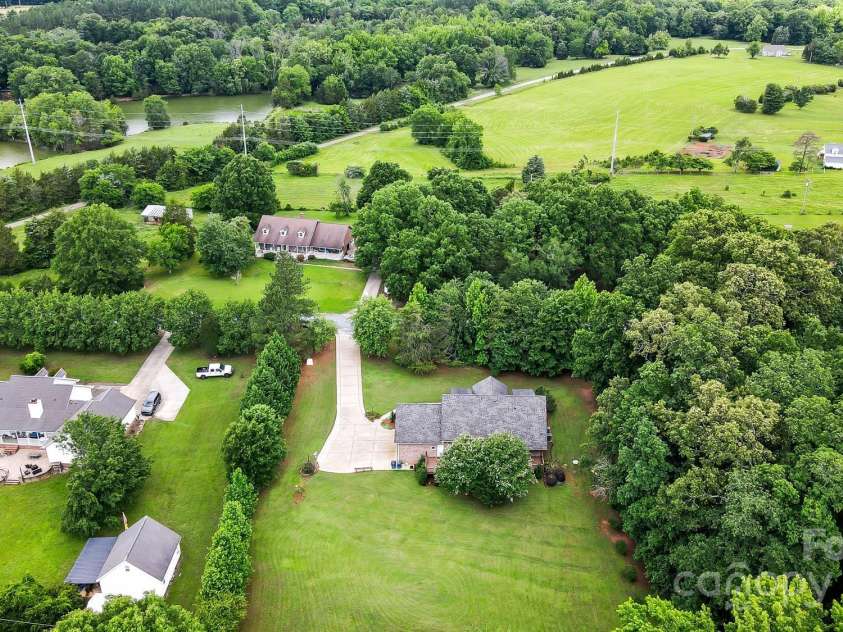 803 Freeman Road, Concord, NC 28025.  MLS# CAR4260320, YatesRealty ID 34970. 