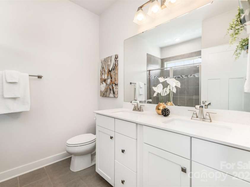 4436 Carteret Street, Charlotte, NC 28205.  MLS# CAR4275224, YatesRealty ID 34971. En Suite Primary Bath