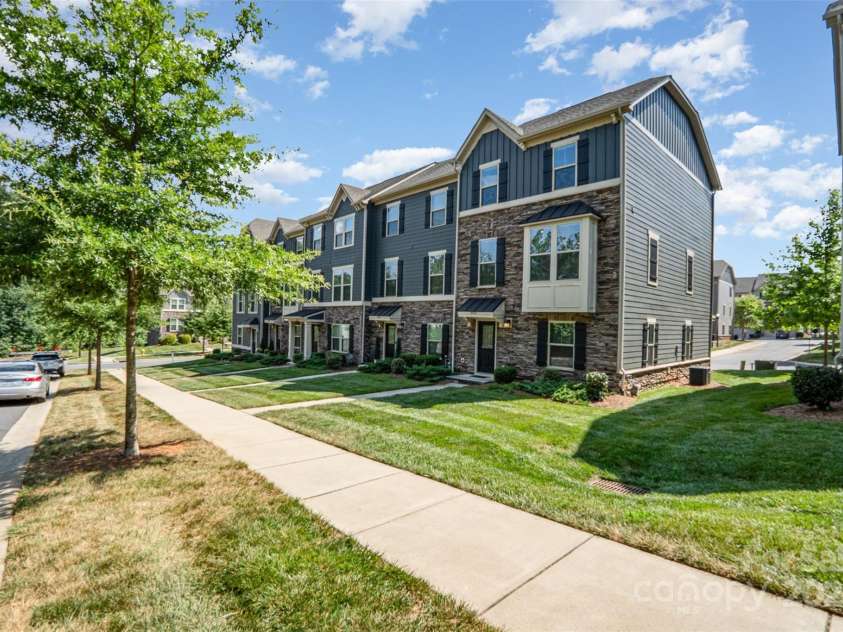 4436 Carteret Street, Charlotte, NC 28205.  MLS# CAR4275224, YatesRealty ID 34971. Lovely End Unit with a front yard