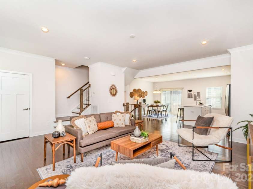 4436 Carteret Street, Charlotte, NC 28205.  MLS# CAR4275224, YatesRealty ID 34971. Seamless transition from LR, DR and Kitchen