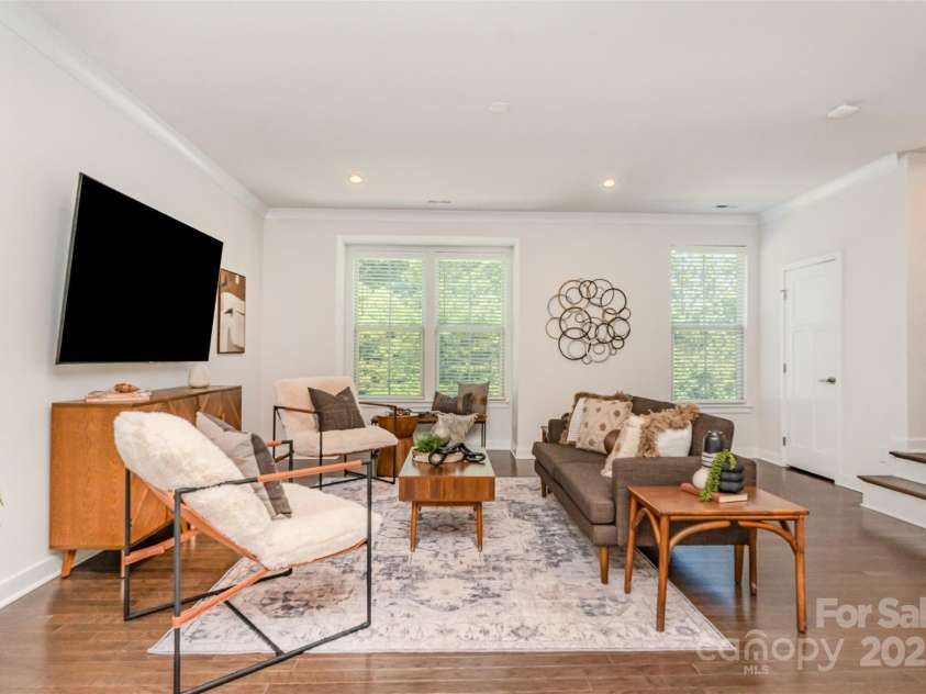 4436 Carteret Street, Charlotte, NC 28205.  MLS# CAR4275224, YatesRealty ID 34971. Spacious Living Room