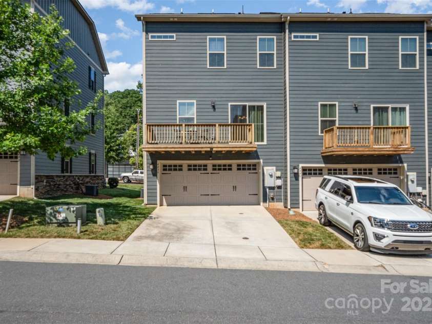 4436 Carteret Street, Charlotte, NC 28205.  MLS# CAR4275224, YatesRealty ID 34971. You can drive right in!