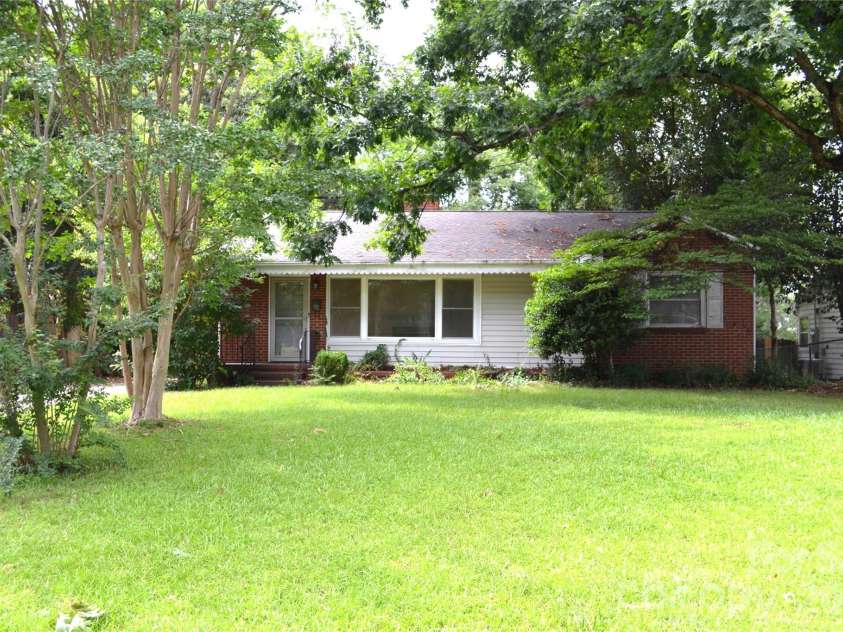 827 Mohigan Street, Charlotte, NC 28205.  MLS# CAR4395813, YatesRealty ID 34972. 
