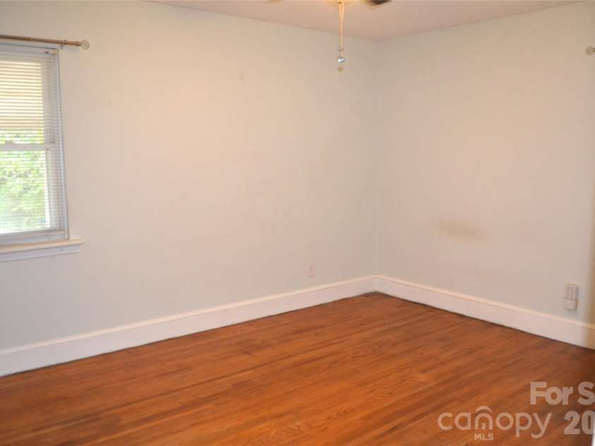 827 Mohigan Street, Charlotte, NC 28205.  MLS# CAR4395813, YatesRealty ID 34972. 