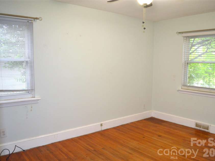 827 Mohigan Street, Charlotte, NC 28205.  MLS# CAR4395813, YatesRealty ID 34972. 