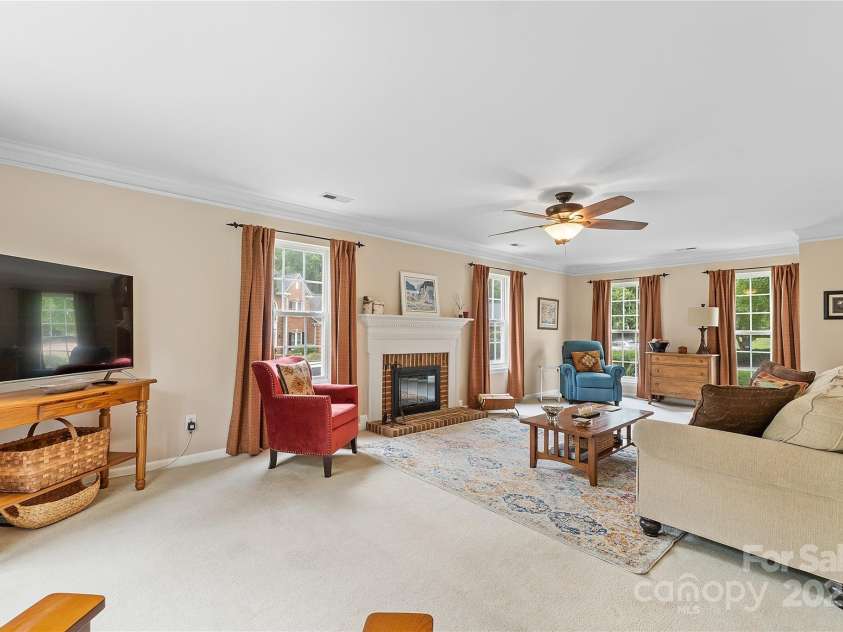 3121 Spring Fancy Lane, Indian Trail, NC 28079.  MLS# CAR4289656, YatesRealty ID 34973. Extra large family room