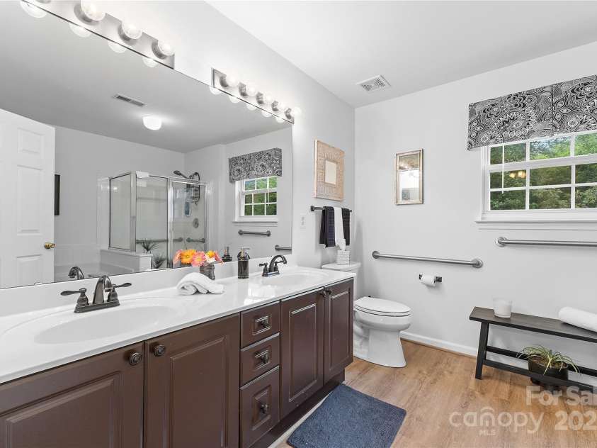 3121 Spring Fancy Lane, Indian Trail, NC 28079.  MLS# CAR4289656, YatesRealty ID 34973. Primary bath