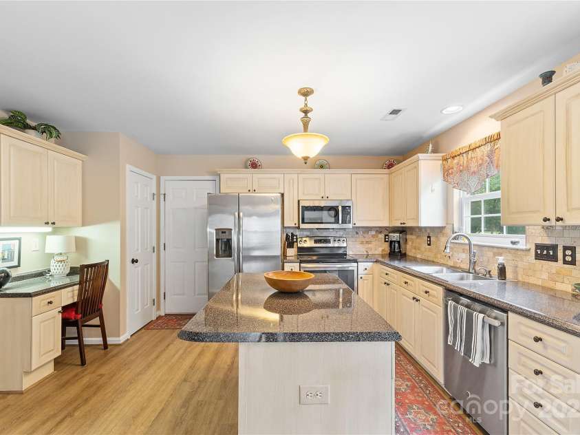 3121 Spring Fancy Lane, Indian Trail, NC 28079.  MLS# CAR4289656, YatesRealty ID 34973. Updated kitchen w/tastefully glazed cabinets and granite counters