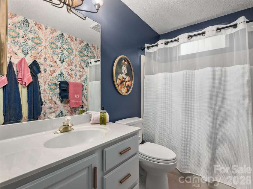 122 Brandon Road, Hendersonville, NC 28739.  MLS# CAR4391483, YatesRealty ID 34975. Bright Guest Bath featuring stylish accent wall