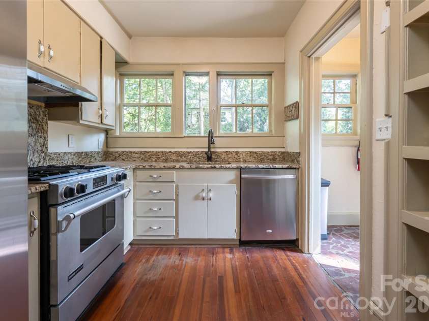 20 Buena Vista Road, Asheville, NC 28803.  MLS# CAR4395793, YatesRealty ID 34976. Kitchen