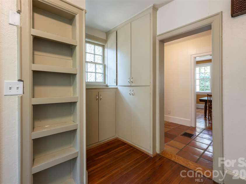 20 Buena Vista Road, Asheville, NC 28803.  MLS# CAR4395793, YatesRealty ID 34976. Kitchen