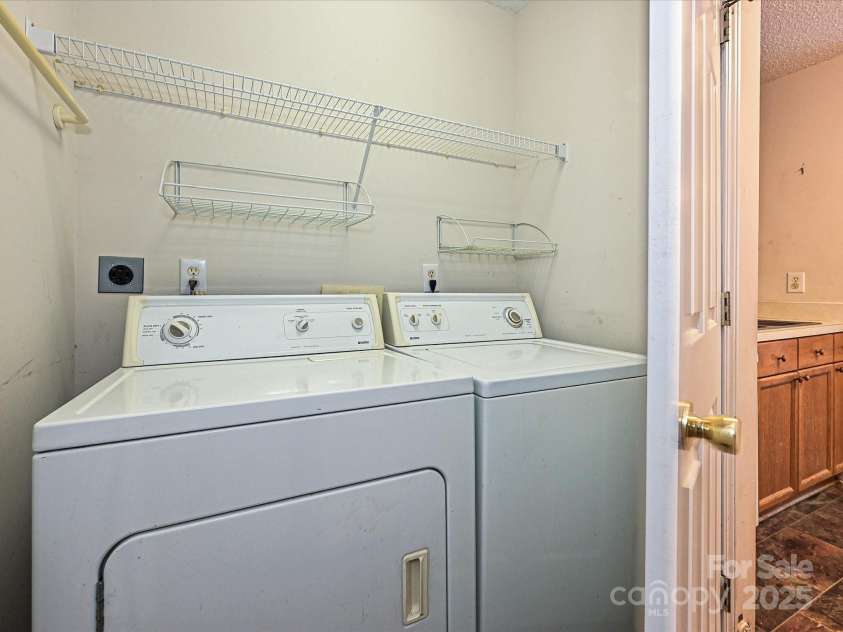 7523 Starvalley Drive, Charlotte, NC 28210.  MLS# CAR4257651, YatesRealty ID 34977. 