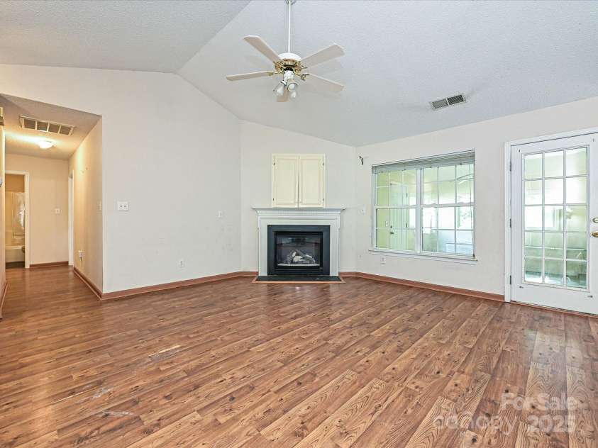7523 Starvalley Drive, Charlotte, NC 28210.  MLS# CAR4257651, YatesRealty ID 34977. 