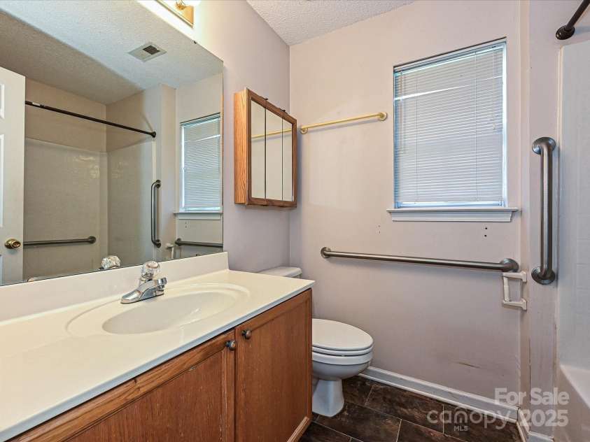 7523 Starvalley Drive, Charlotte, NC 28210.  MLS# CAR4257651, YatesRealty ID 34977. 