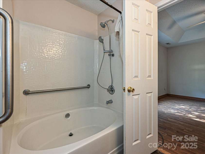 7523 Starvalley Drive, Charlotte, NC 28210.  MLS# CAR4257651, YatesRealty ID 34977. 