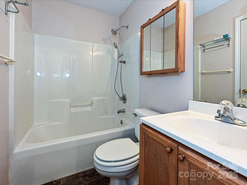 7523 Starvalley Drive, Charlotte, NC 28210.  MLS# CAR4257651, YatesRealty ID 34977. 