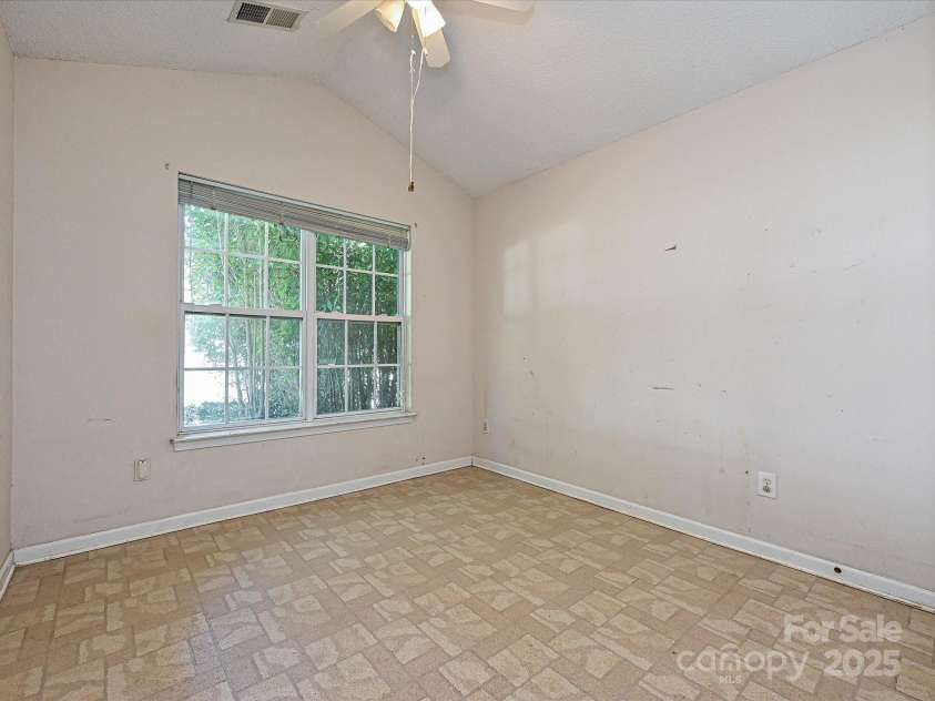 7523 Starvalley Drive, Charlotte, NC 28210.  MLS# CAR4257651, YatesRealty ID 34977. 