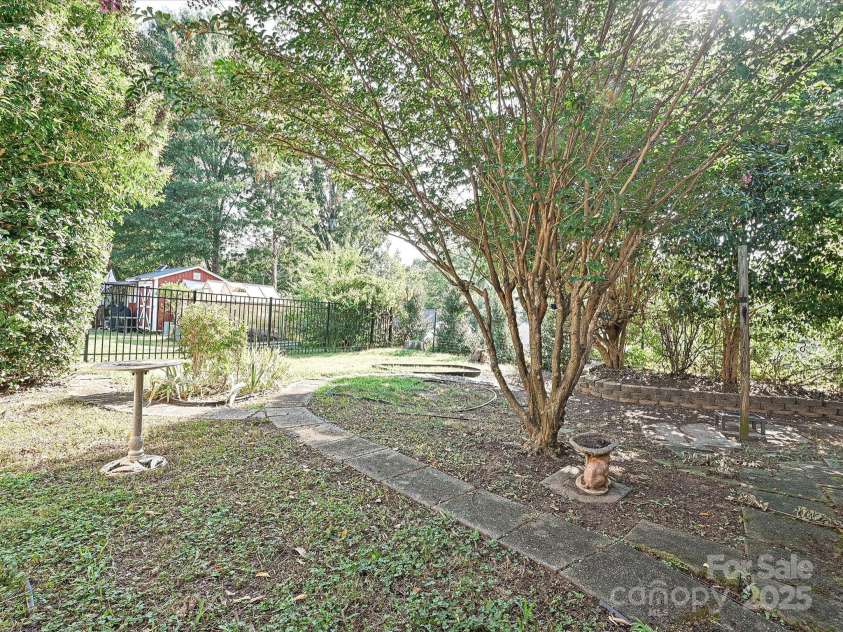 7523 Starvalley Drive, Charlotte, NC 28210.  MLS# CAR4257651, YatesRealty ID 34977. 