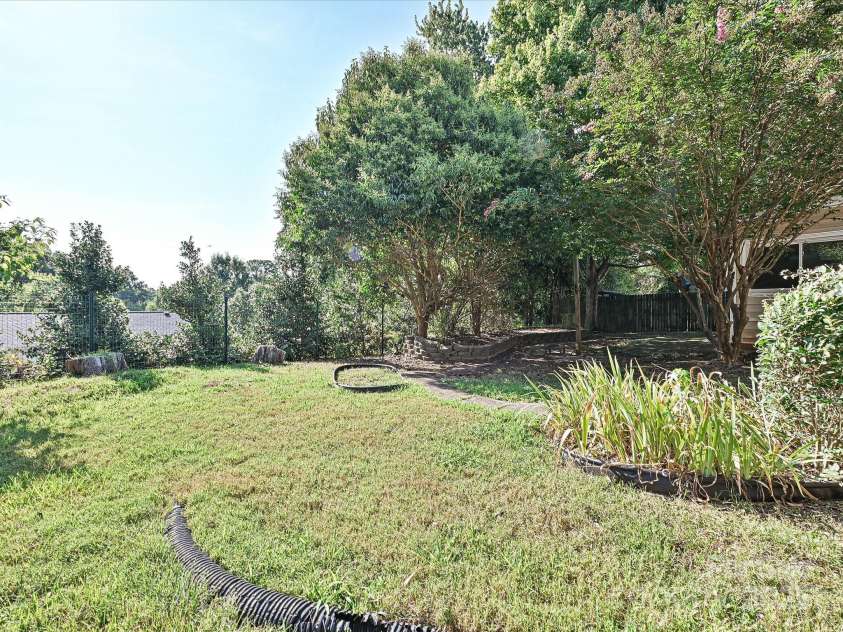 7523 Starvalley Drive, Charlotte, NC 28210.  MLS# CAR4257651, YatesRealty ID 34977. 