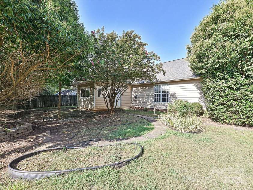 7523 Starvalley Drive, Charlotte, NC 28210.  MLS# CAR4257651, YatesRealty ID 34977. 