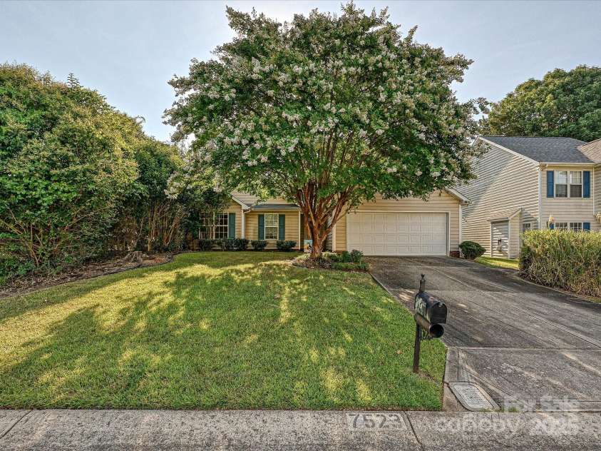 7523 Starvalley Drive, Charlotte, NC 28210.  MLS# CAR4257651, YatesRealty ID 34977. 