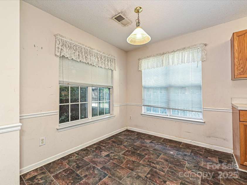 7523 Starvalley Drive, Charlotte, NC 28210.  MLS# CAR4257651, YatesRealty ID 34977. 