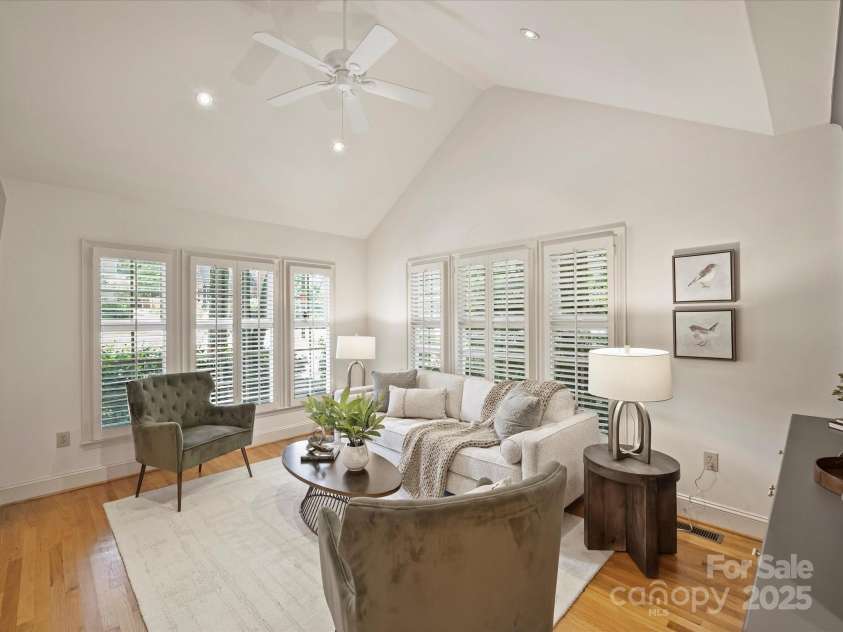2048 Brandon Circle, Charlotte, NC 28211.  MLS# CAR4293493, YatesRealty ID 34978. Family Room