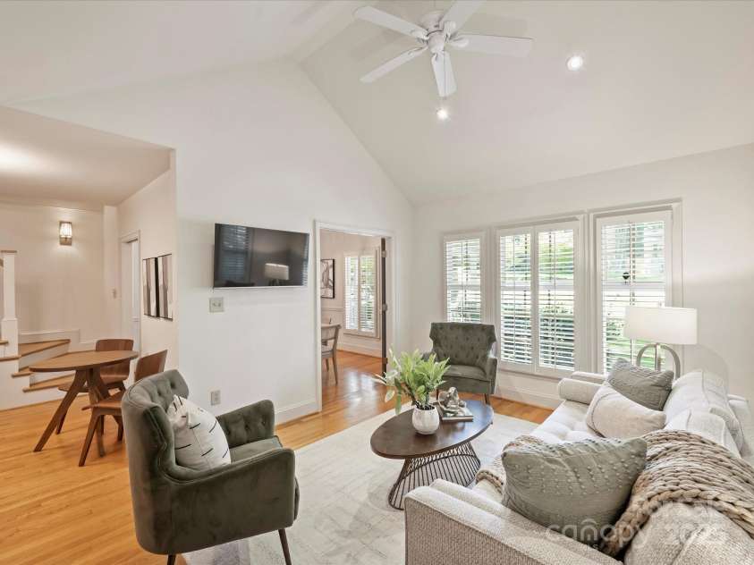 2048 Brandon Circle, Charlotte, NC 28211.  MLS# CAR4293493, YatesRealty ID 34978. Family Room