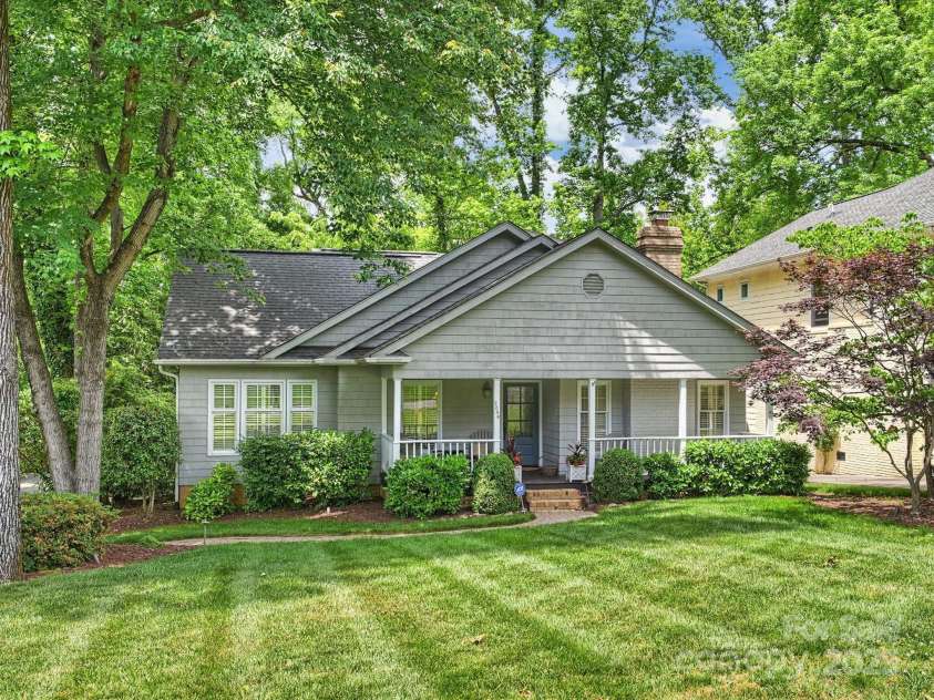 2048 Brandon Circle, Charlotte, NC 28211.  MLS# CAR4293493, YatesRealty ID 34978. Front Exterior