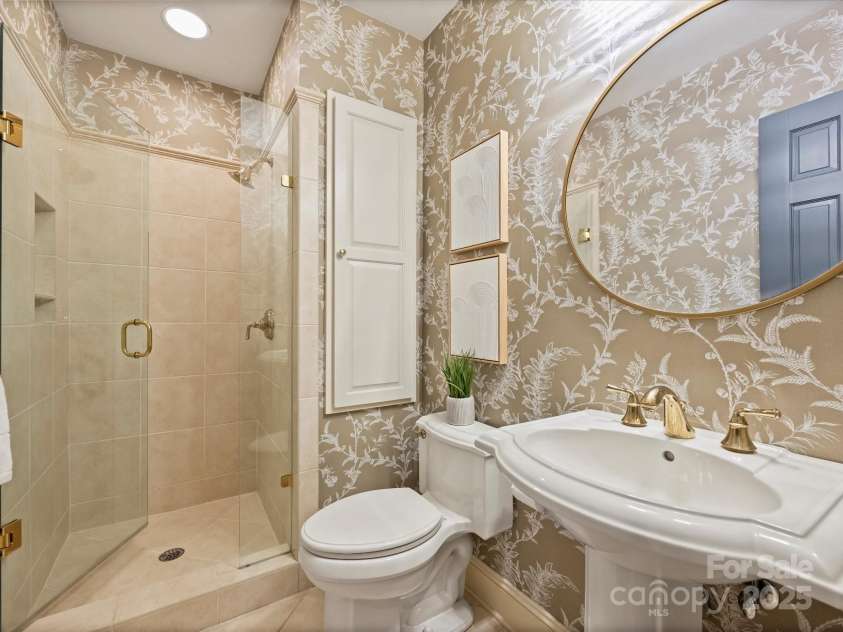 2048 Brandon Circle, Charlotte, NC 28211.  MLS# CAR4293493, YatesRealty ID 34978. Full Bath 2